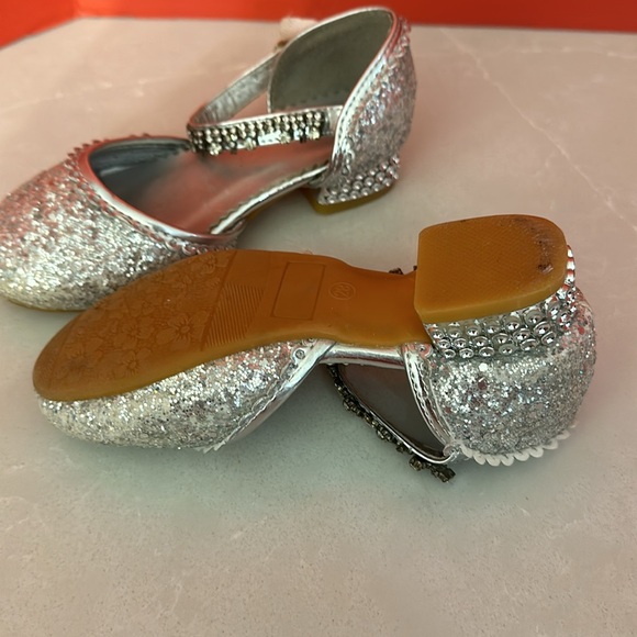 Silver bling size 9 girls dress shoes. Trish Scully - Picture 3 of 4